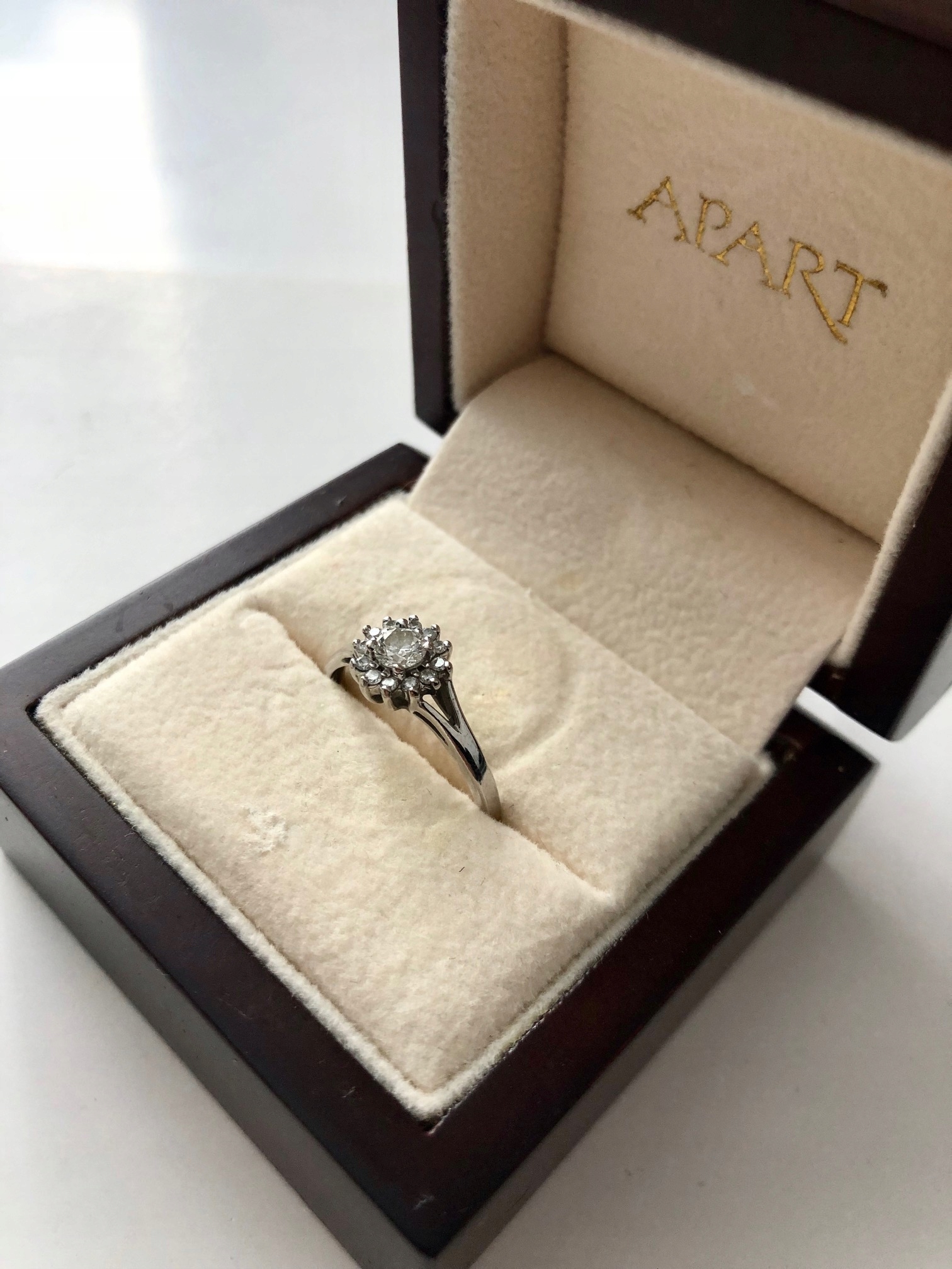Zásnubný prsteň APART, zlato, diamant