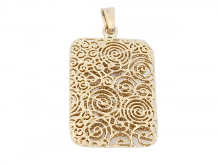 Openwork Gold Pendant - 2,600 g