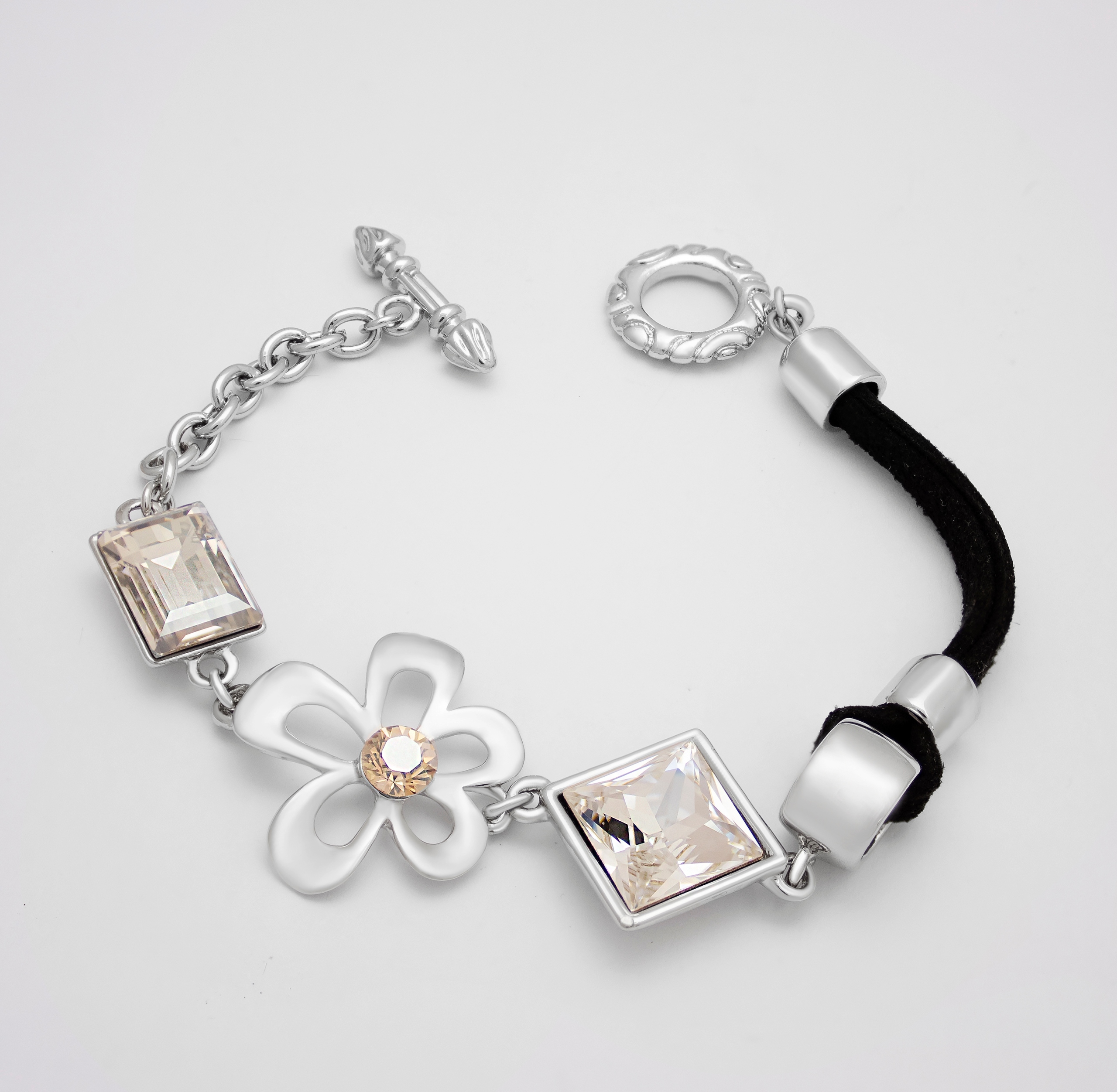 STRIEBORNÁ NÁRAMOK SWAROVSKI S KVETINOVÝMI PRETEKAMI