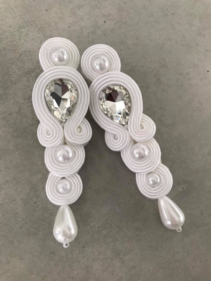 Dlhé, biele, strieborné svadobné náušnice soutache