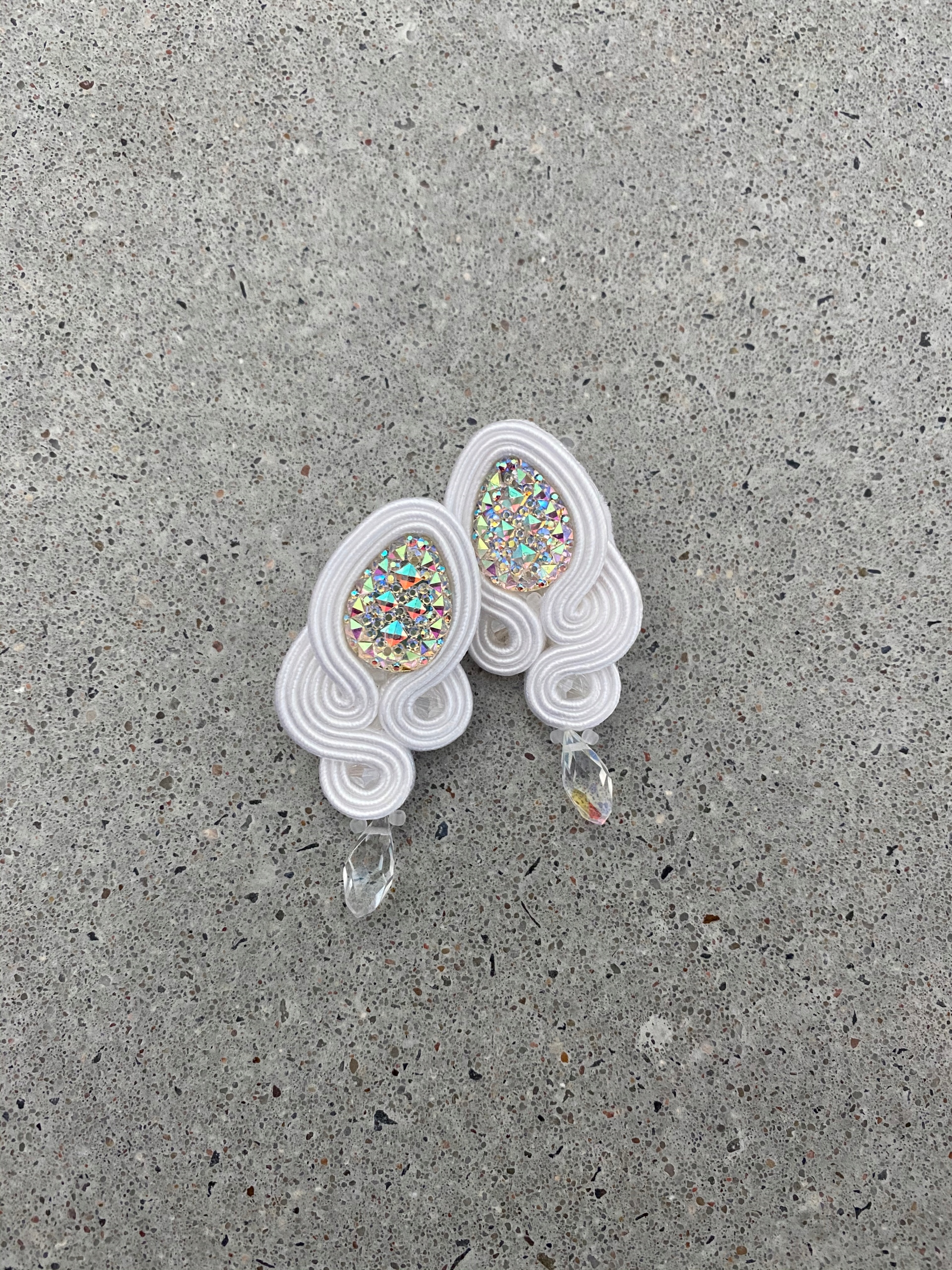 Jemné svadobné náušnice soutache z bielej slonoviny, BOHO