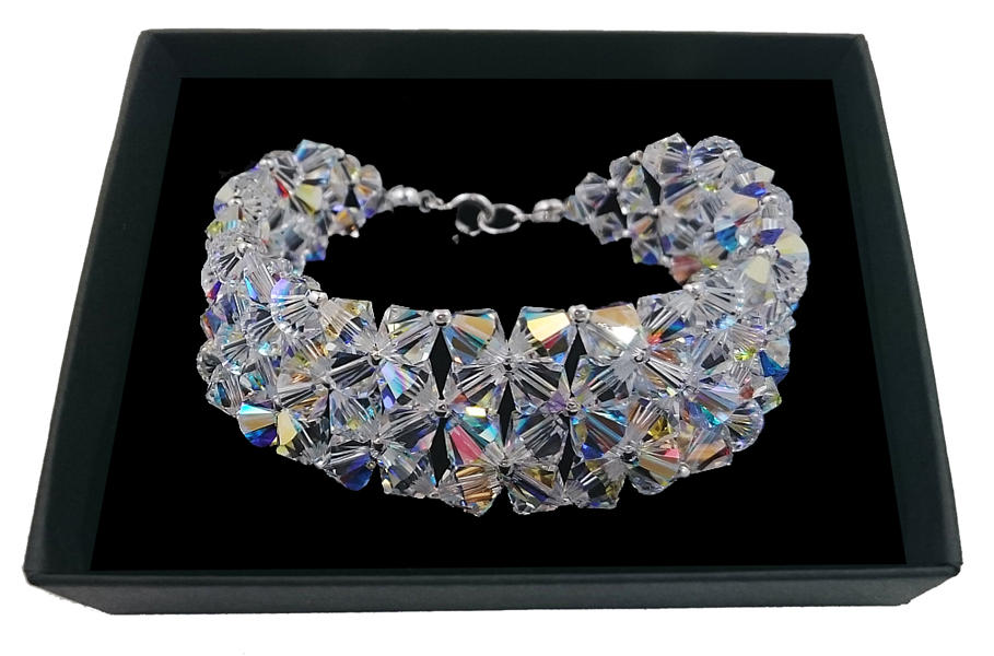 SVADOBNÝ náramok vyrobený z kryštálov SWAROVSKI 857