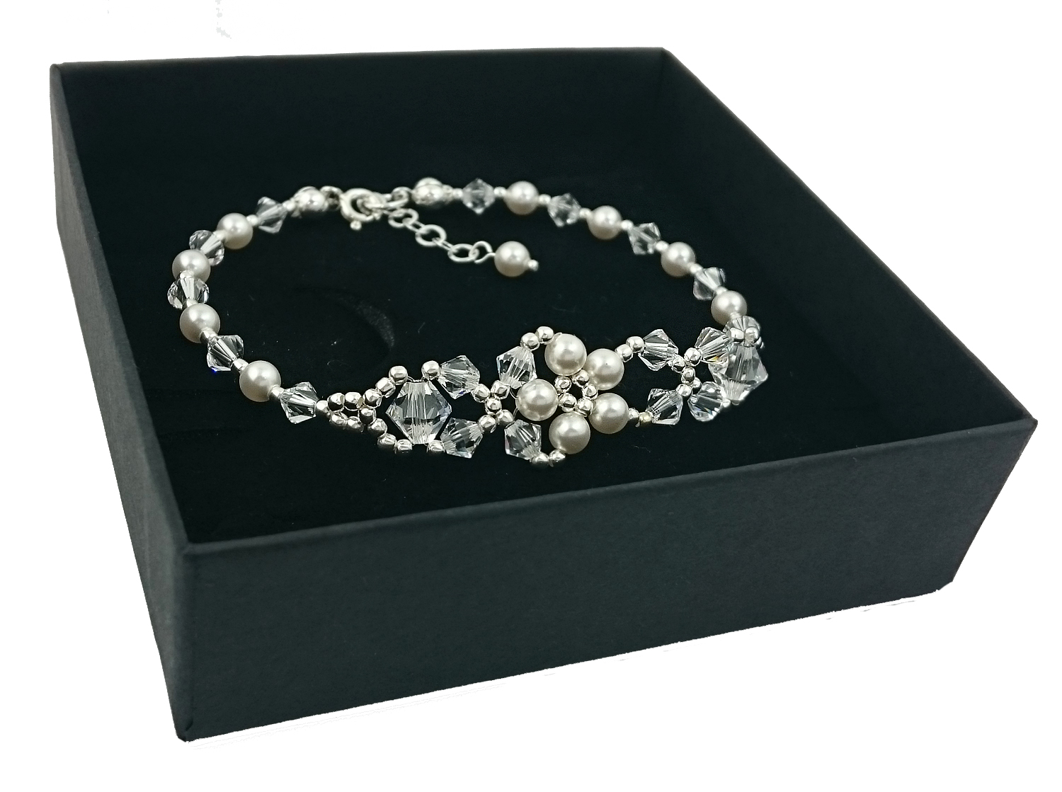 SVADOBNÝ náramok vyrobený z kryštálov SWAROVSKI 1739