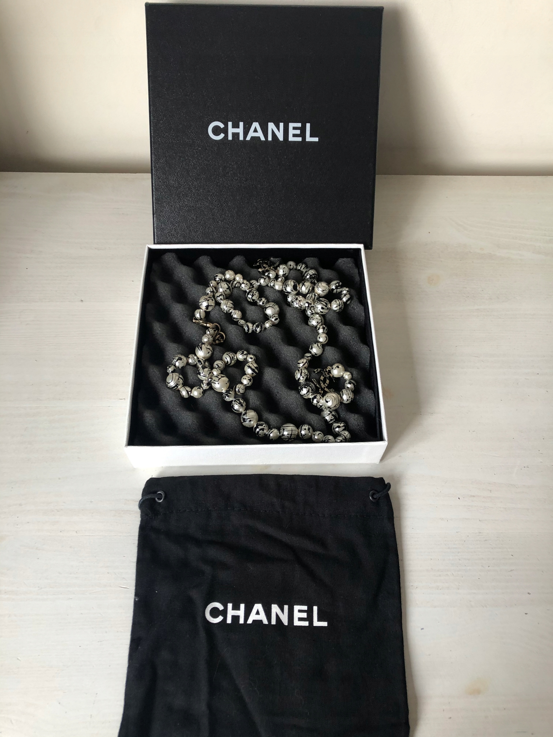 Chanel 100% originálne perlové korálky