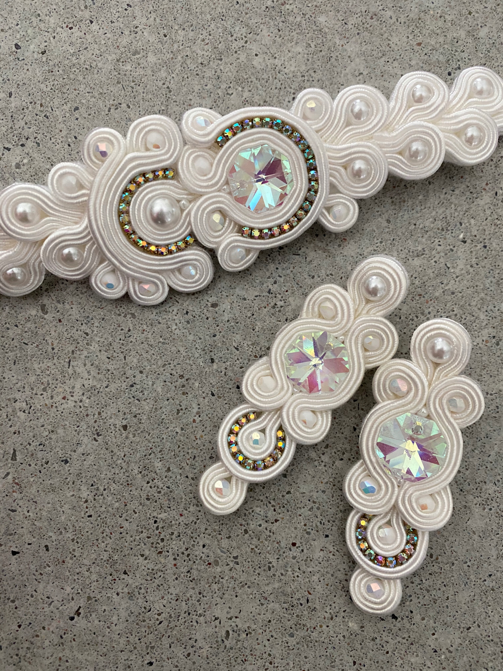 Jemné biele šperky z copu od spoločnosti SWAROVSKI