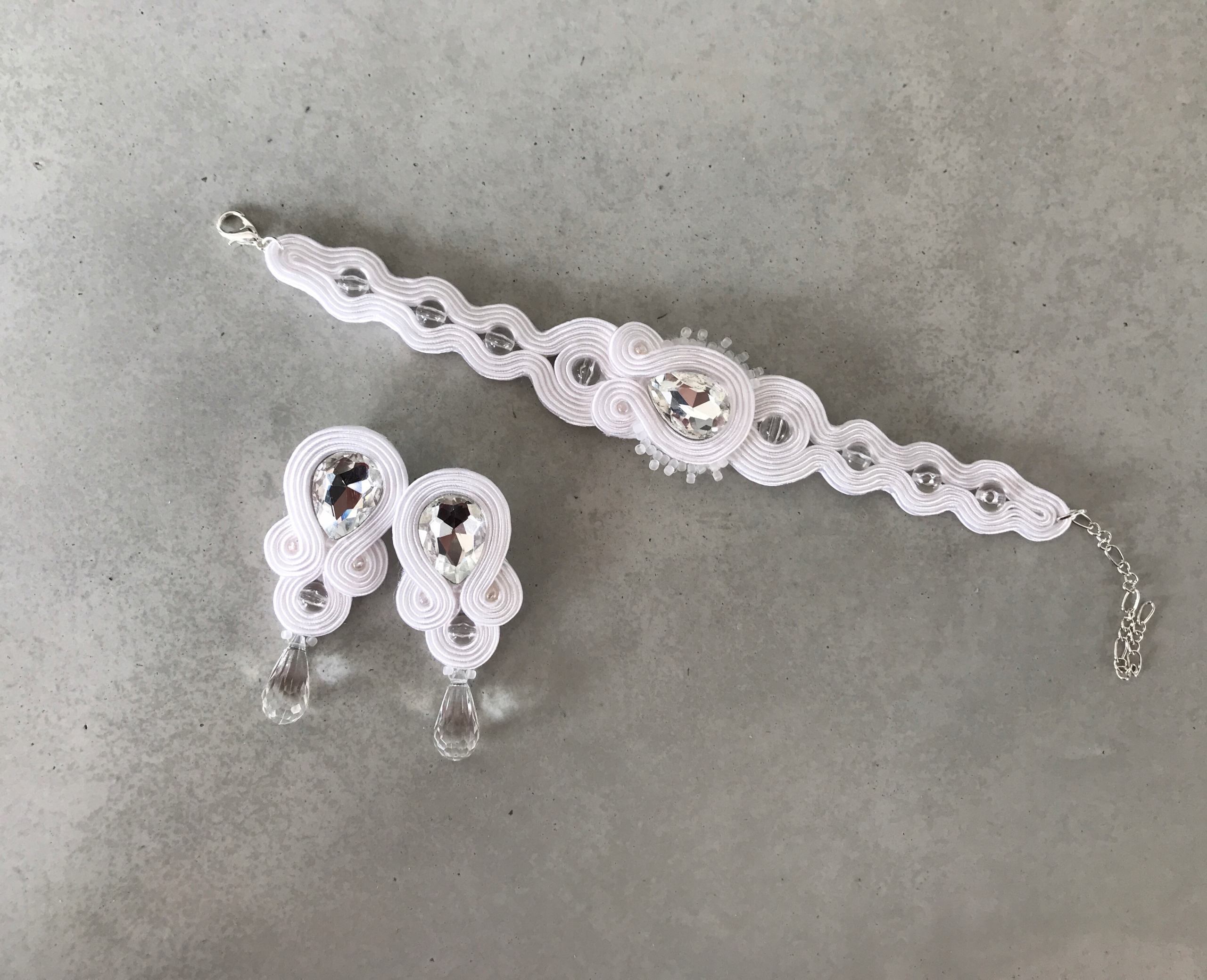 Jemné svadobné šperky z bieleho krištáľu soutache