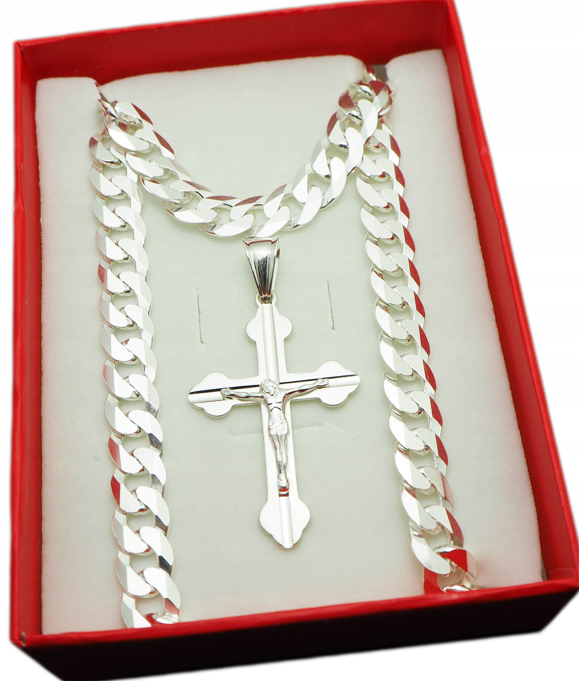 Elegantný strieborný reťazec podložky s krížom