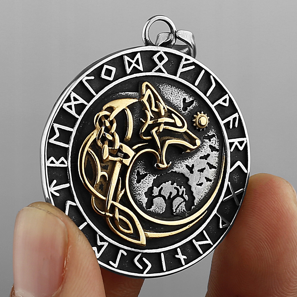 Golden Wolf Head Rune, pánsky náhrdelník