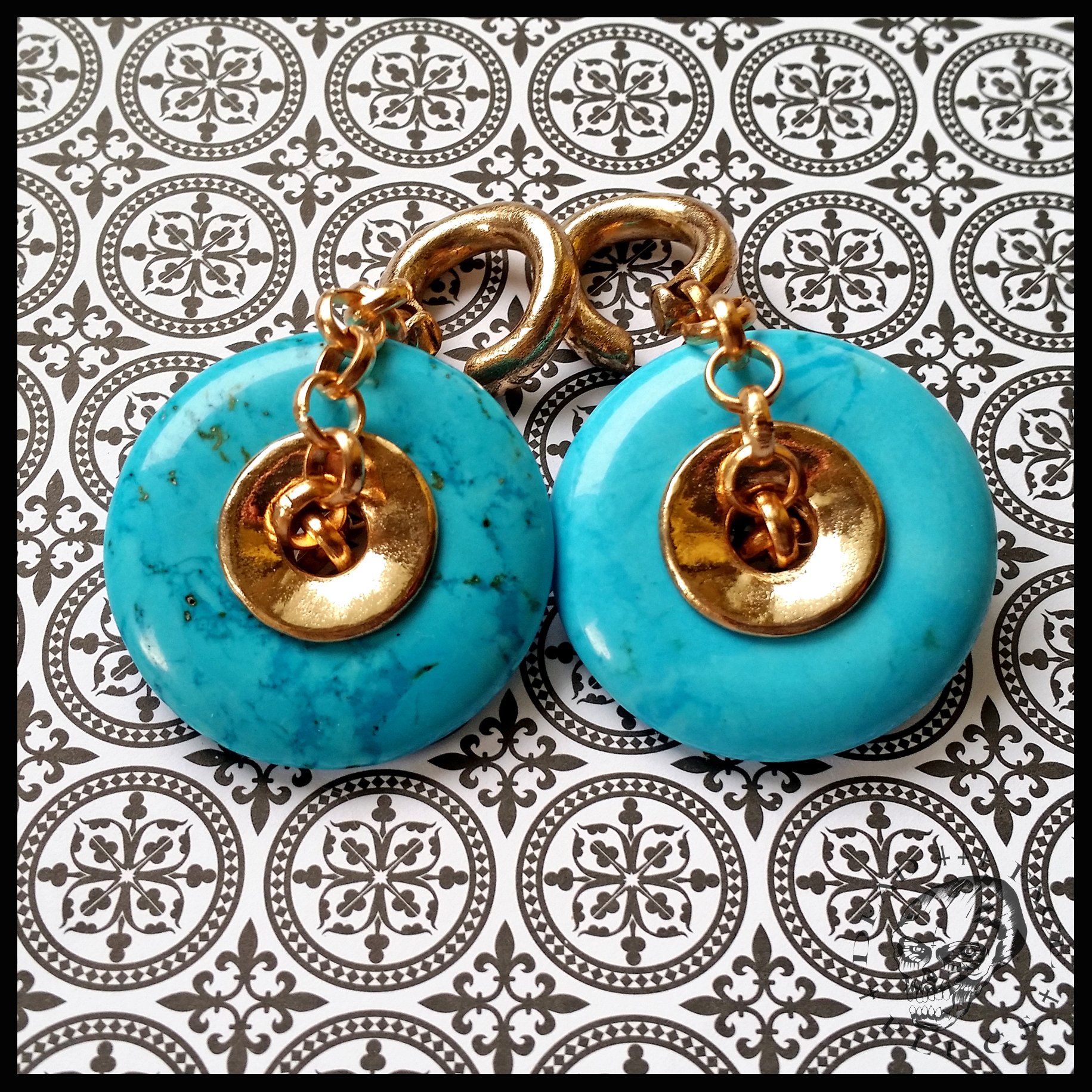 Tyrkysové závažia Howlite tunelujú zátky