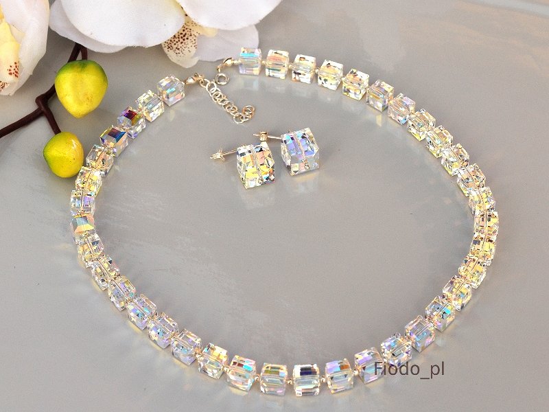 VEĽKÝ CUBE NÁHRDELNÍK SWAROVSKI ZEM