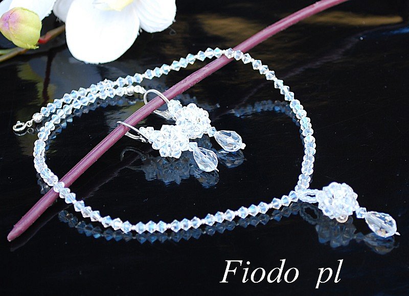 SVADOBNÝ PLES S KAPKAVÝM GLOSSY CRYSTALOM