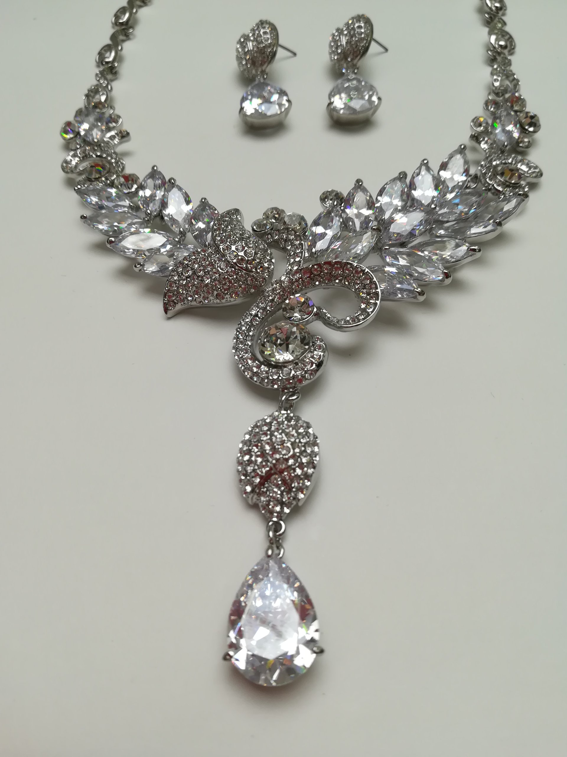 SVADOBNÝ REŤAZ SWAROVSKI KRÁĽOVNÁ STRIEBRO