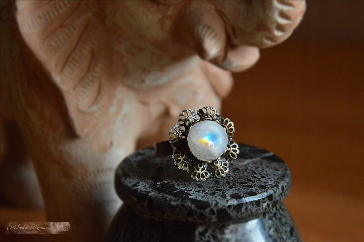 Vintage kolekcia Ring of Moonstone
