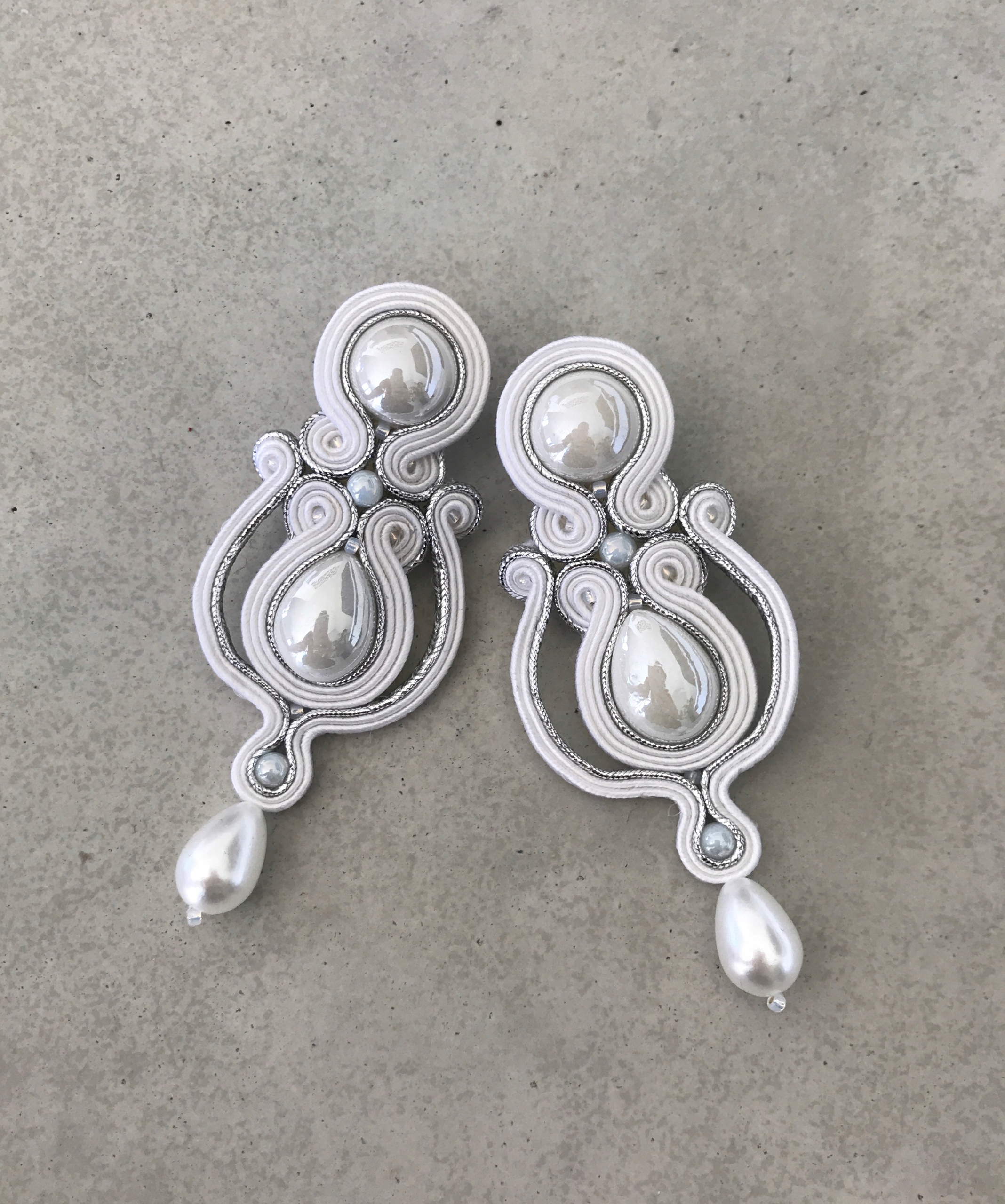 Strieborné svadobné náušnice soutache biela slonová kosť