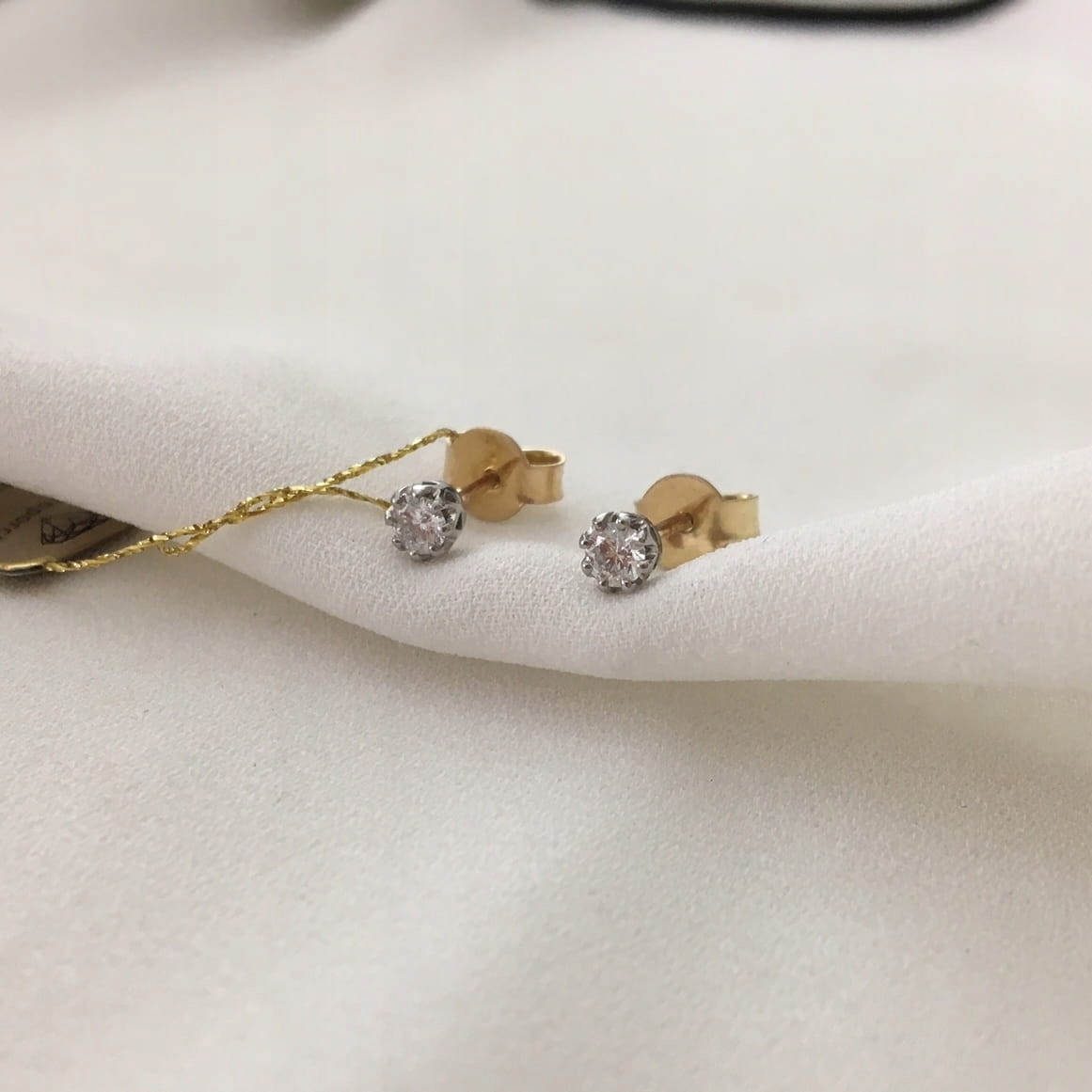 Žlté zlaté náušnice a diamantová platina 0,20Ct