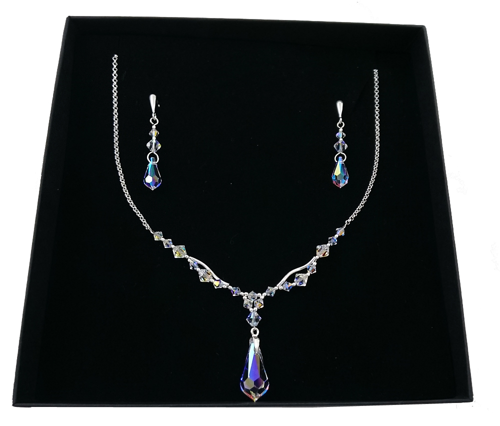 Svadobná sada vyrobená z kryštálov SWAROVSKI 190