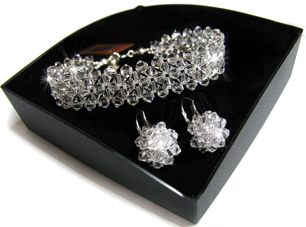 Svadobná sada vyrobená z kryštálov Swarovski Elements