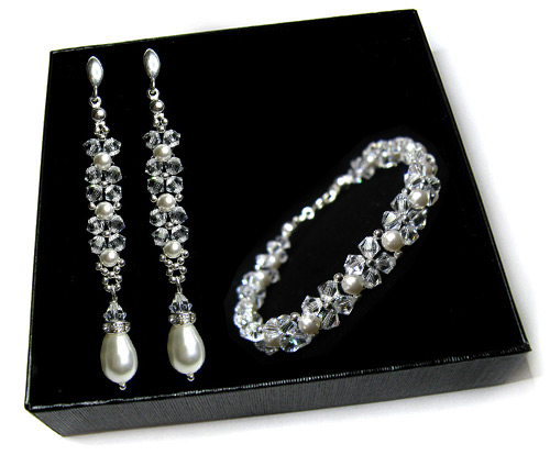 Svadobná sada vyrobená z krištáľov a perál Swarovski