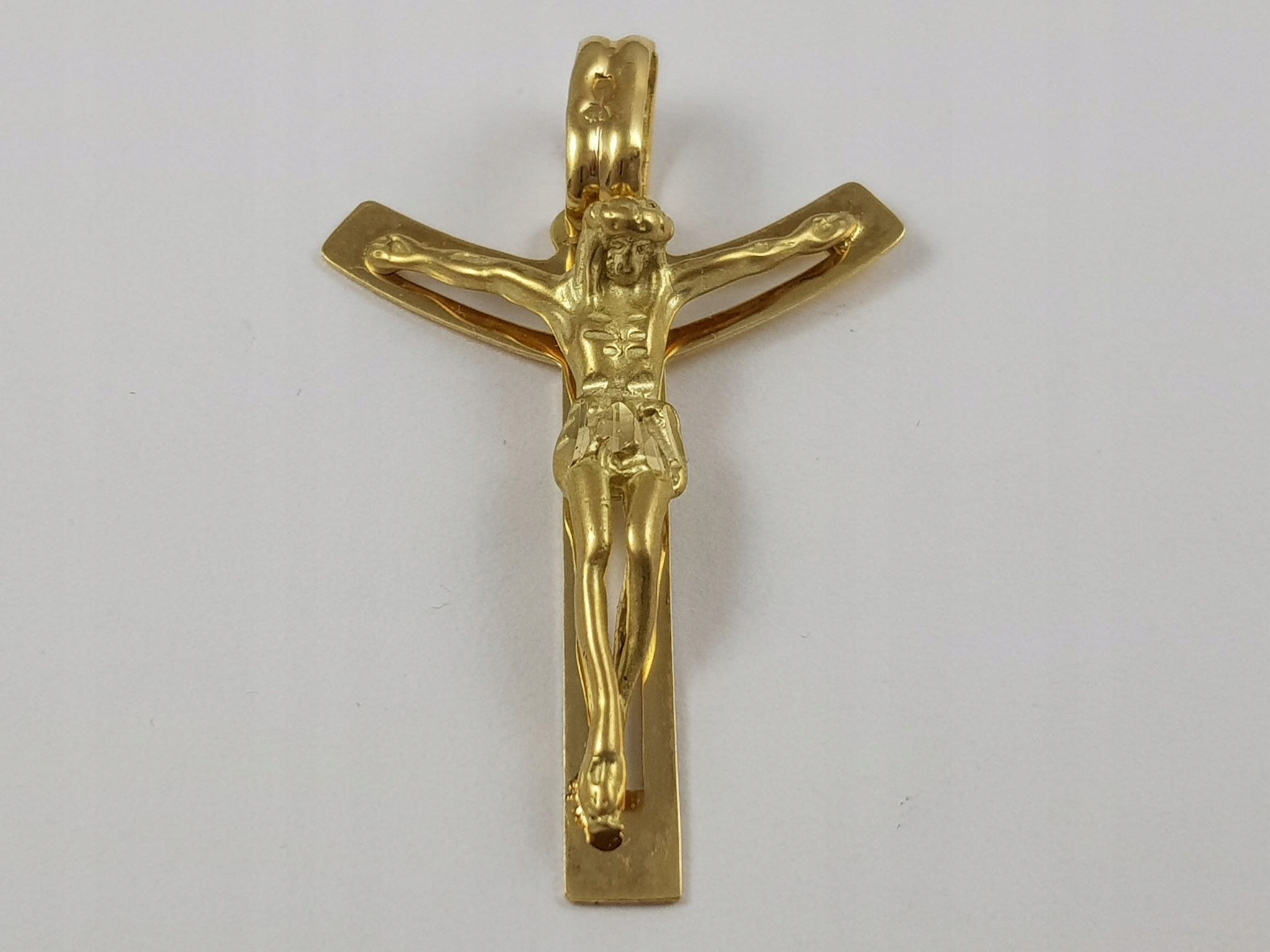 Zlatý kríž muž Pane Ježiš krásny lacný 14k