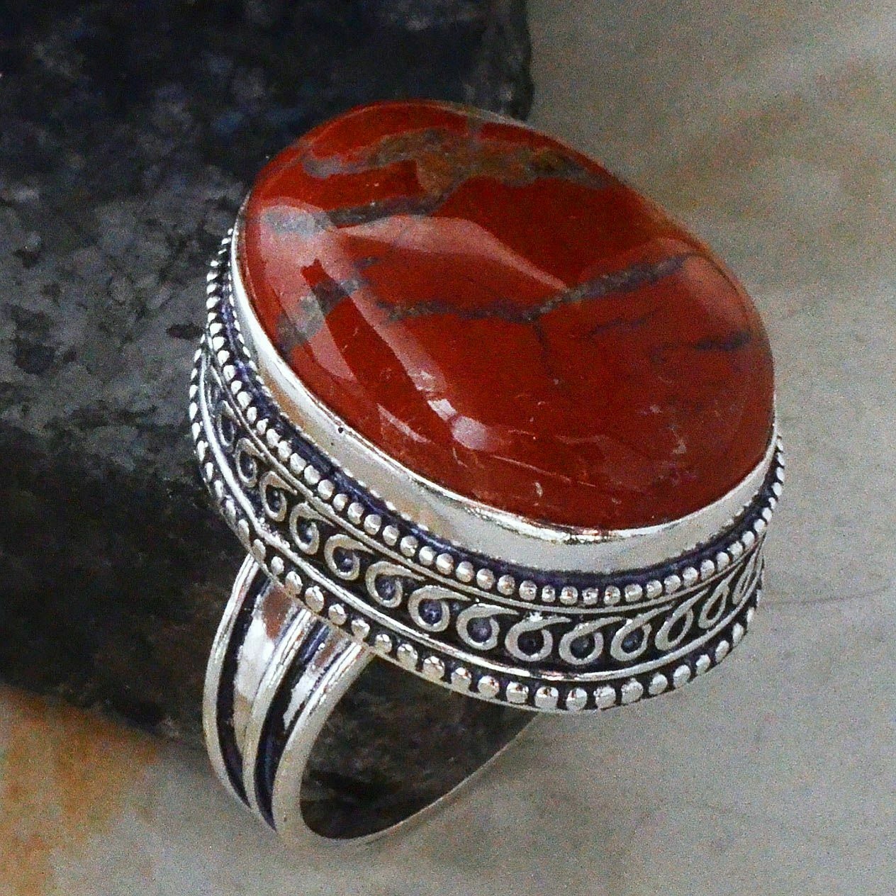 PEKNÝ VEĽKÝ RED JASPIS RING