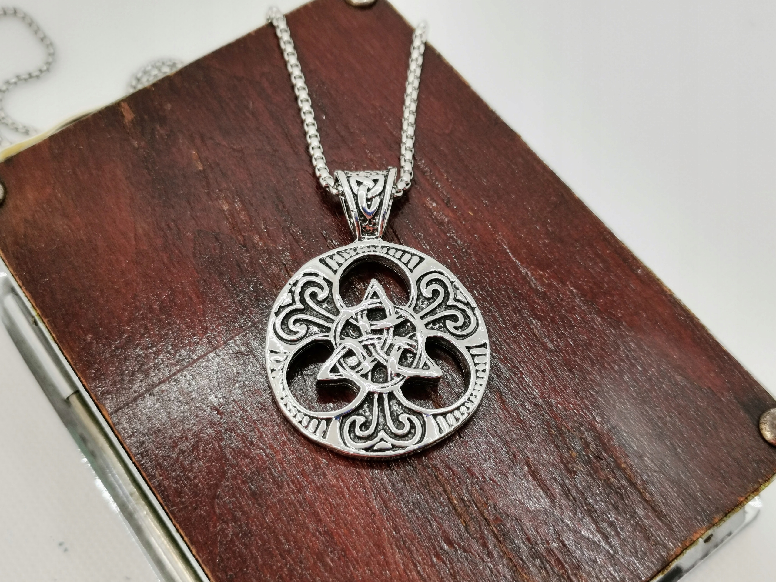 Reťazový prívesok keltský uzol Triquetra