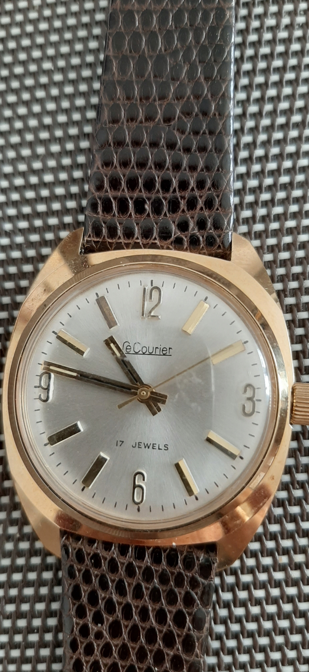 Le Courier Watch-New