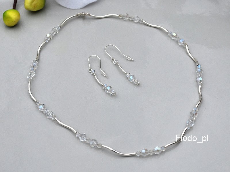 NÁHRDELNÍK S LESKOVÝMI KORÁLKMI od Swarovski