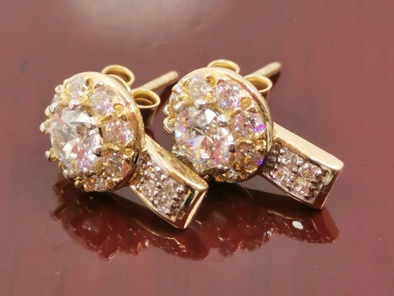 Nové elegantné zlaté náušnice 585 2,92G