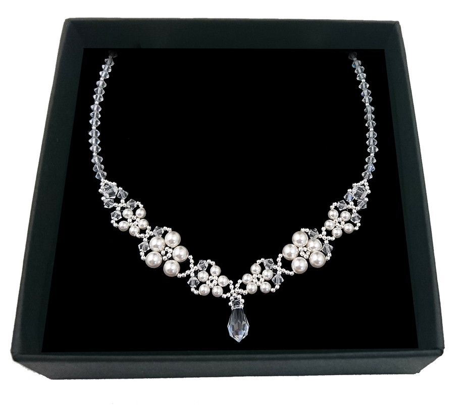SVADOBNÝ náhrdelník vyrobený z perlových kryštálov SWAROVSKI 1912