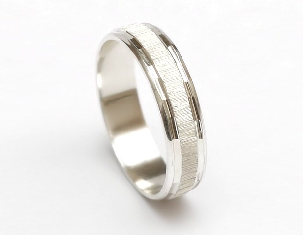 KRÚŽOK STRIEBORNÝ PR.925 DIAMONDOVANÝ 5MM VÝROBCA