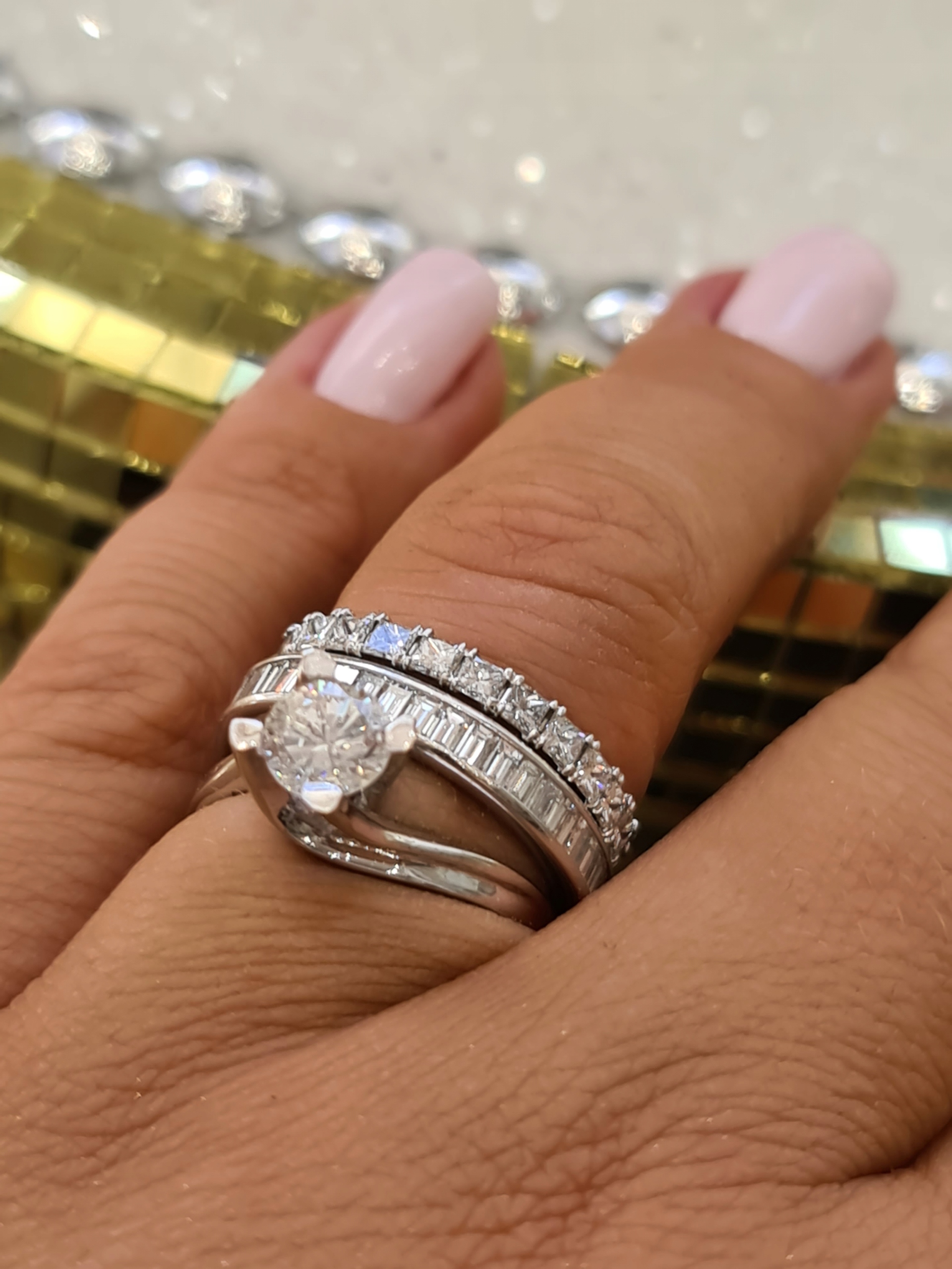 * PRINCESS DIAMOND WING RING AROUND 2CT