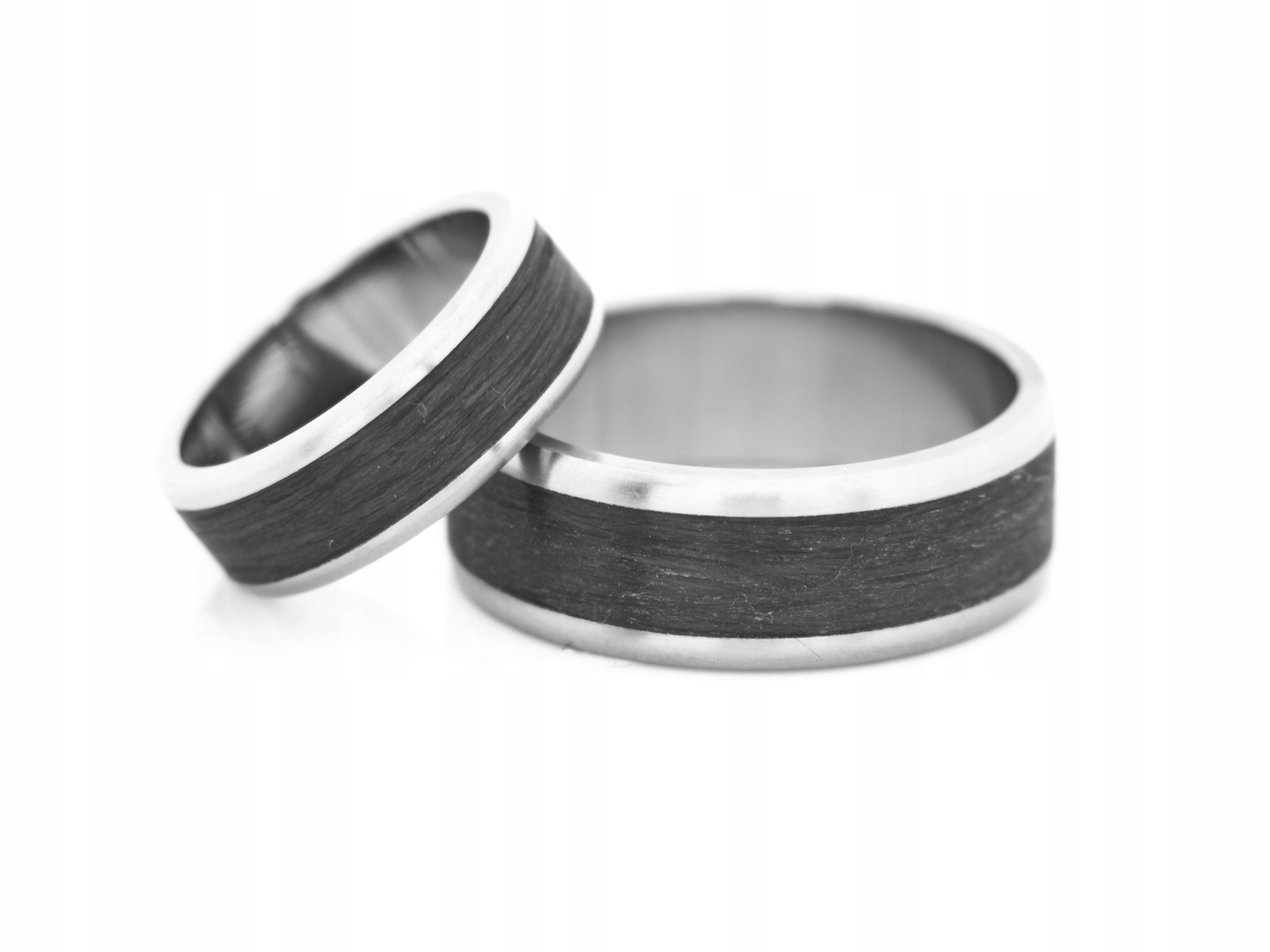 Titanium Rings, Titanium-Carbon. Zasiahnuť