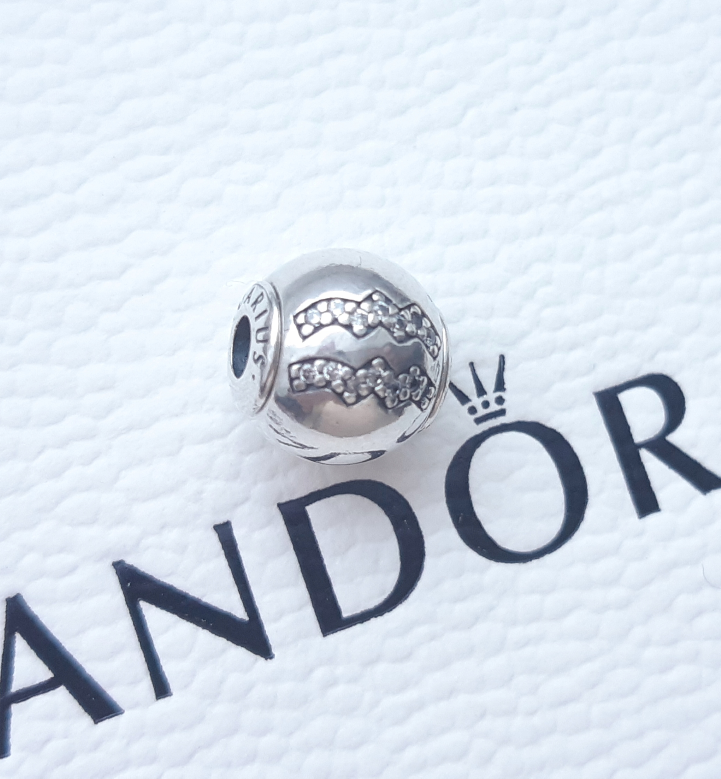 Pandora Essence Original New Charms Vodnár