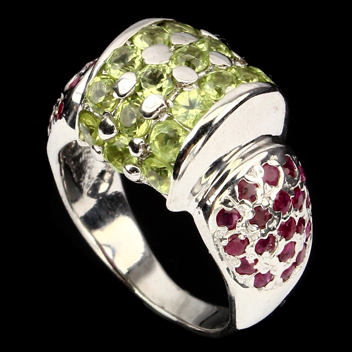 PERIDOT, OLIVOVÝ, RUBY, STRIEBORNÝ PRSTEN R 15.5