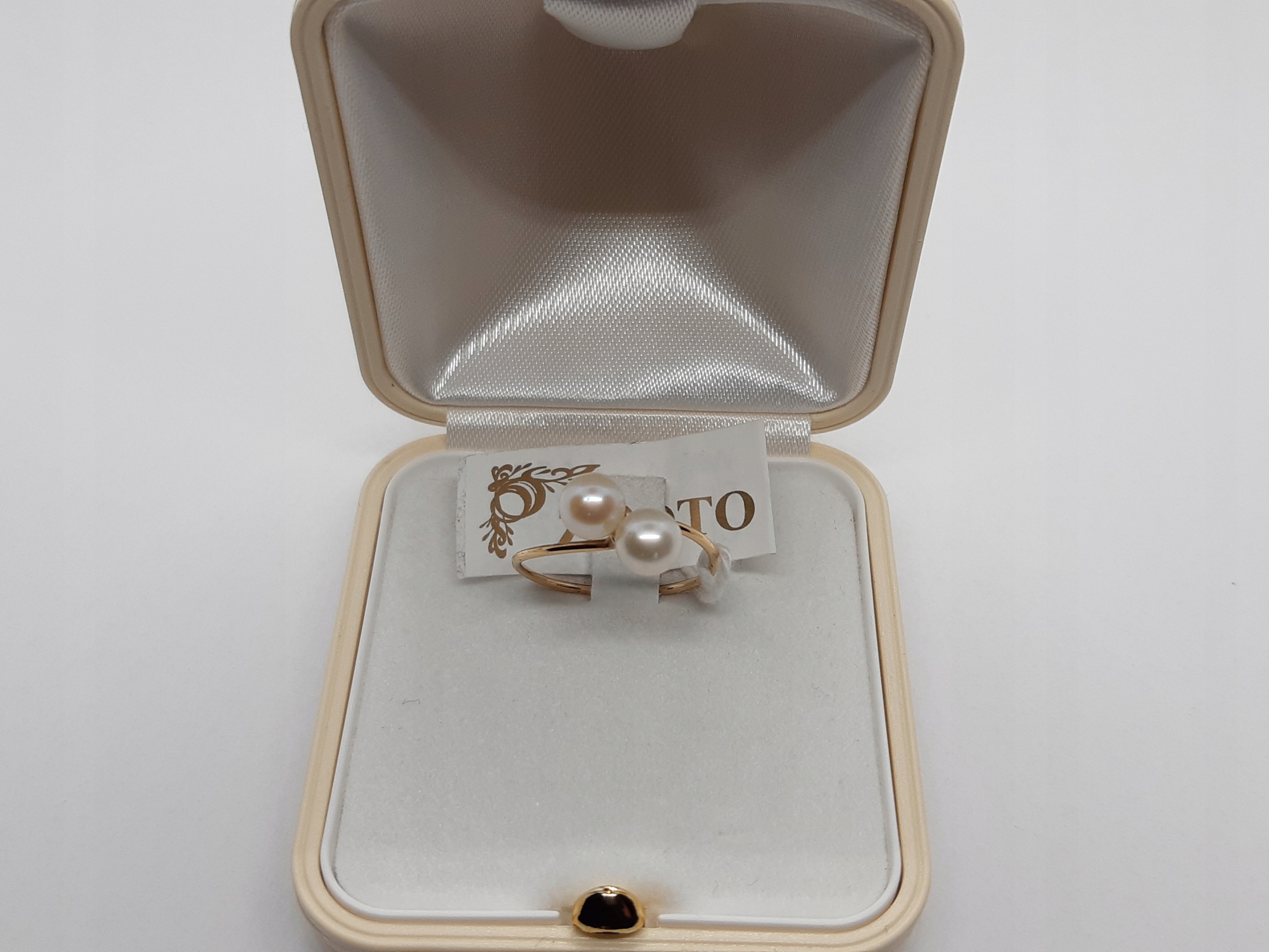 KRÁSNY ZLATÝ PRSTEŇ S PERLAMI str. 585 (14k)