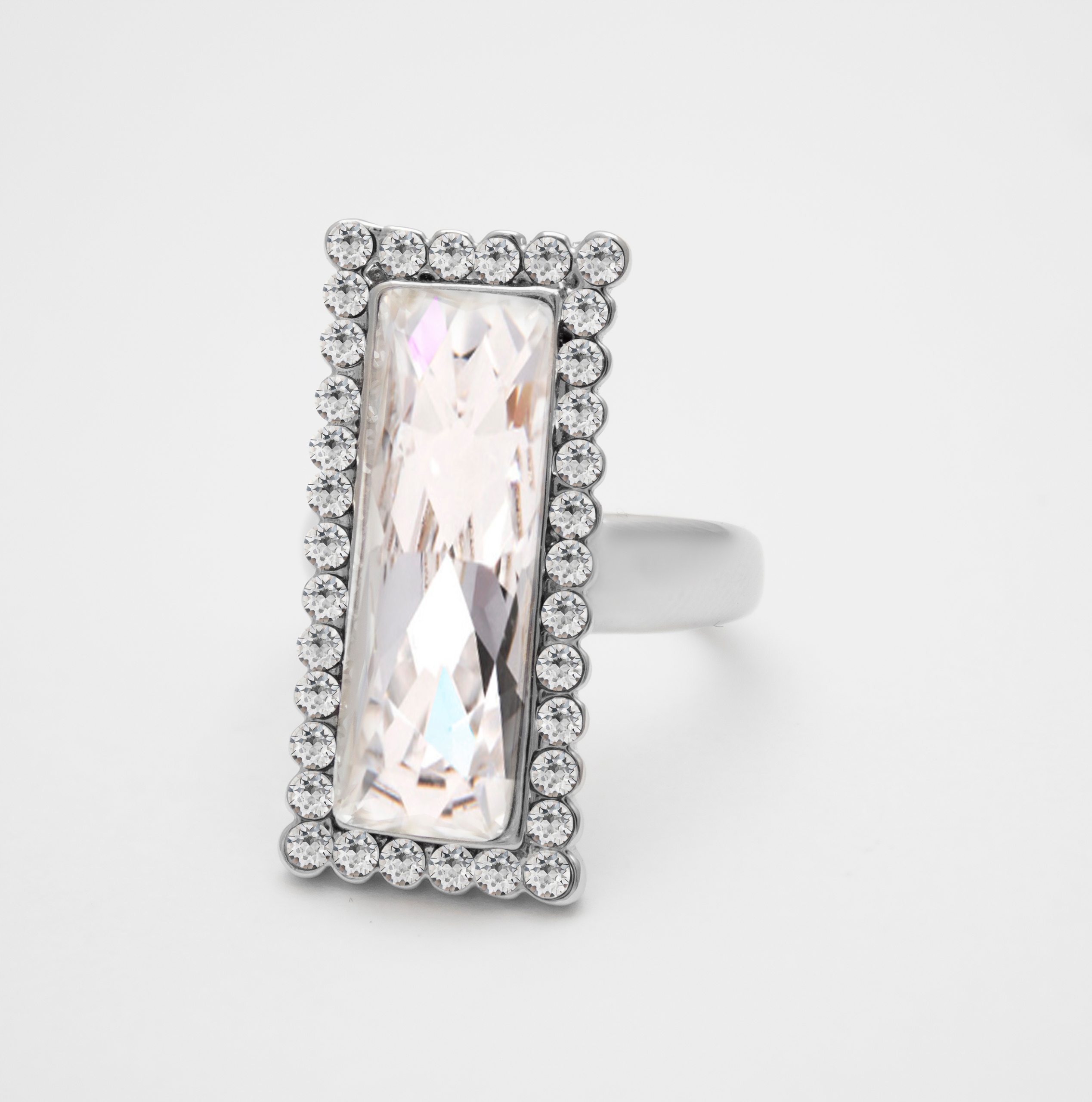 VEĽKÝ STRIEBORNÝ PRSTEŇ SWAROVSKI OSVEDČIL SVADBU