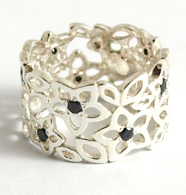 Kvetiny SILVER RING ČIERNE KAMENE 18