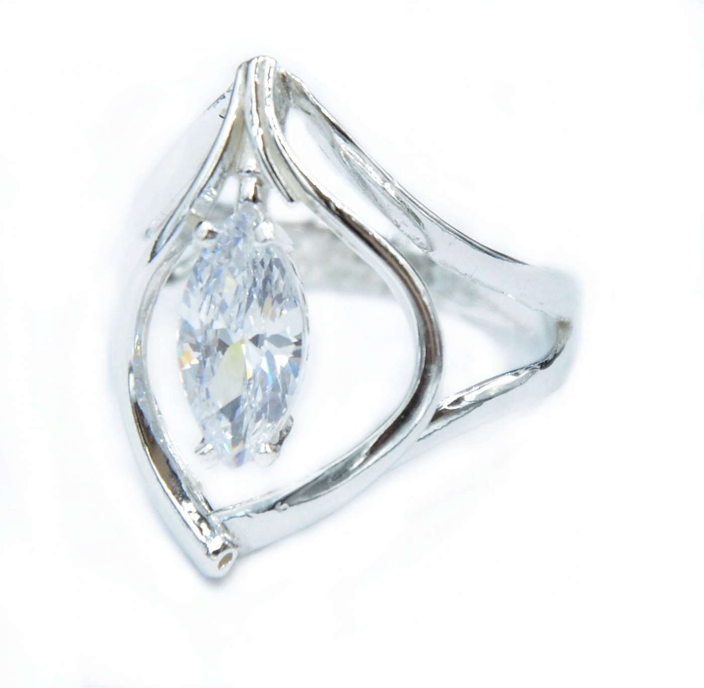 STRIEBORNÝ PRSTEŇ SO ZIRKÓNIOU. Pr. 925 VEĽKOSŤ 27