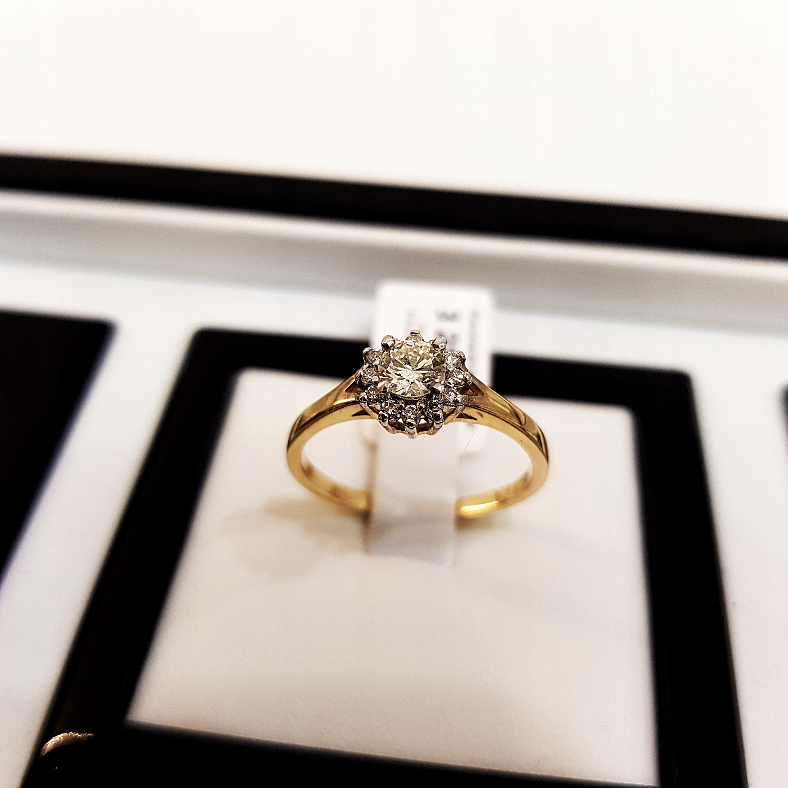 14K ZLATÝ PRSTEN S BRILIANTMI ~ 0,39CT
