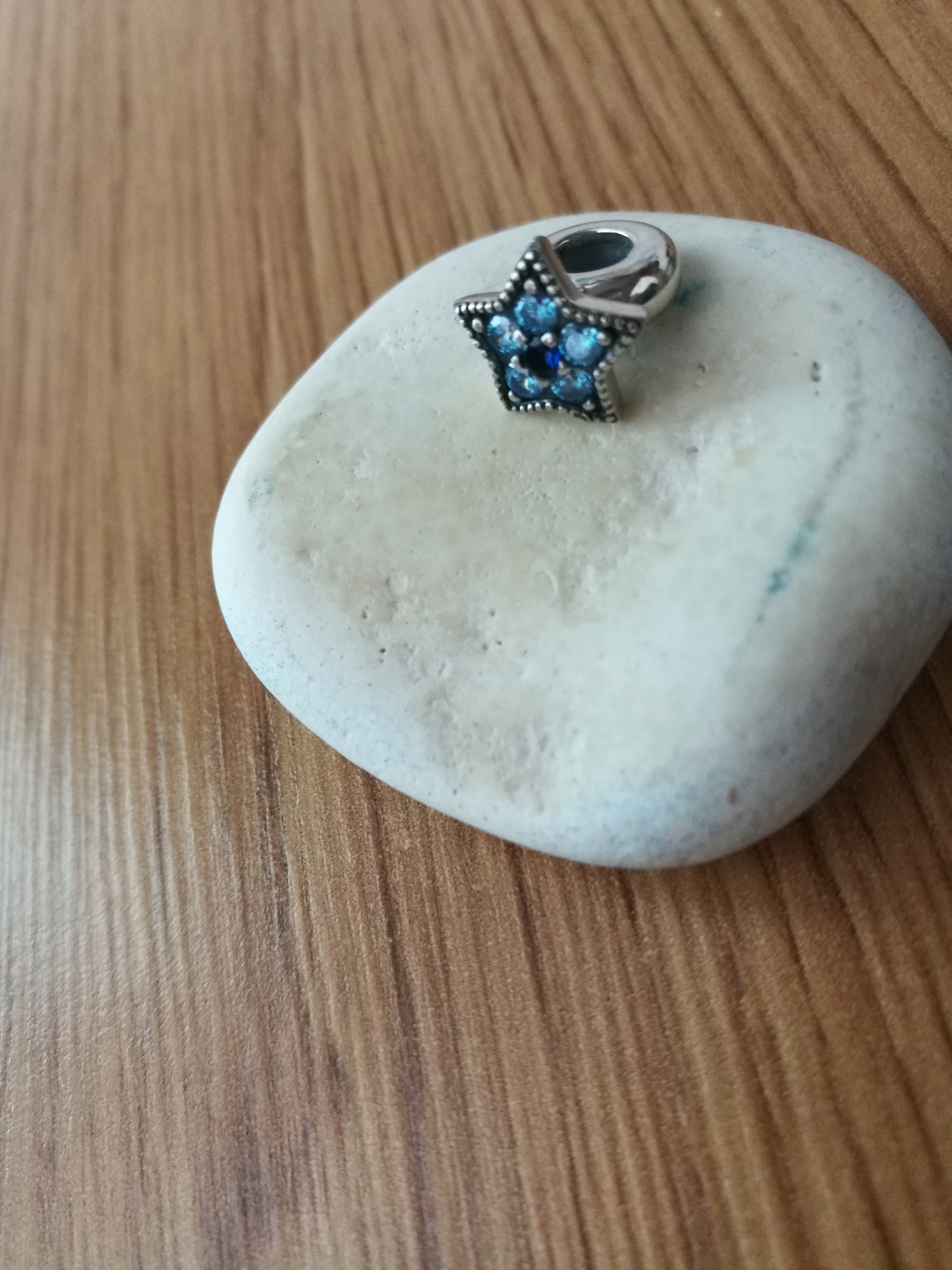 Korálik Pandora Charms, rotujúca hviezda, kučeravá