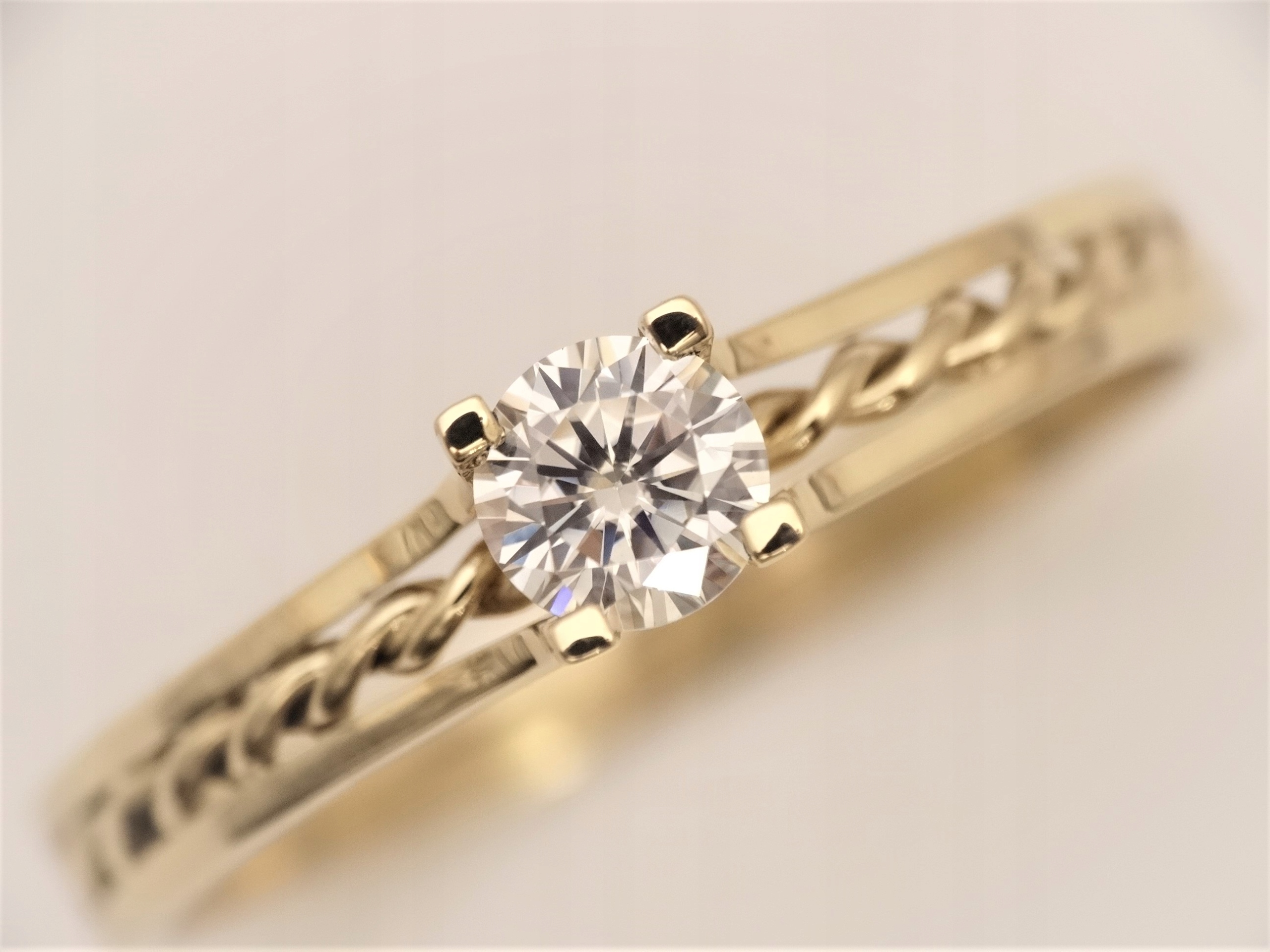 Prsteň 14k 585 zásnubný prsteň z moissanitu 0,45 CT