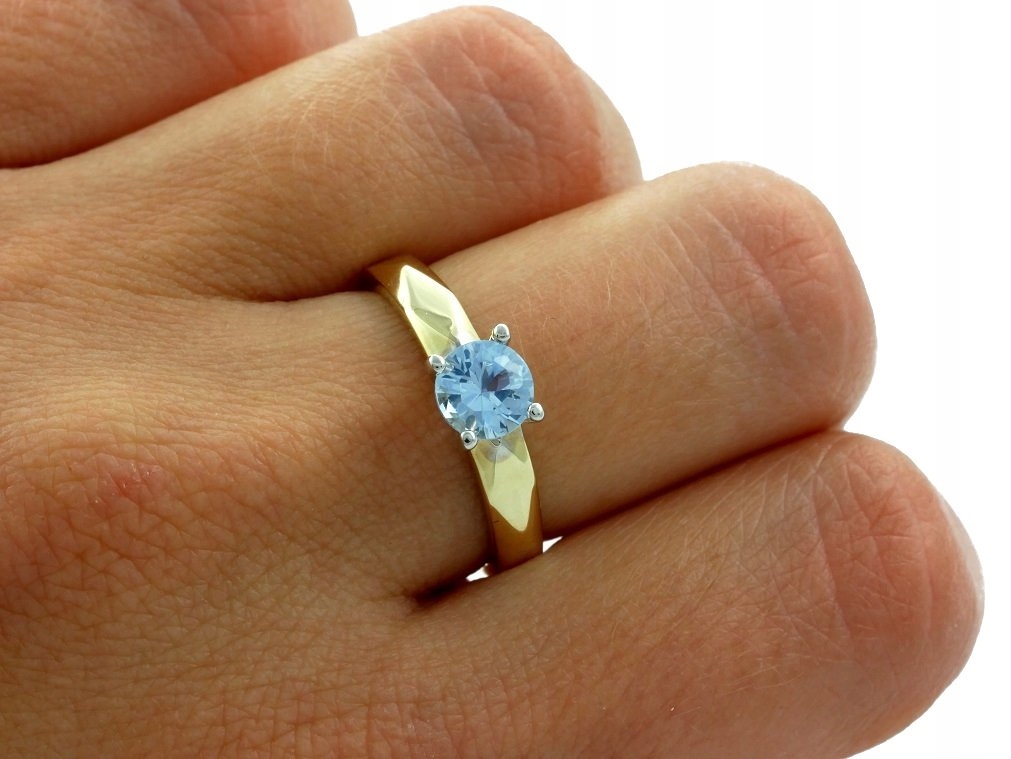 Akvamarínový prsteň. 12 zlatých 585 14 cT