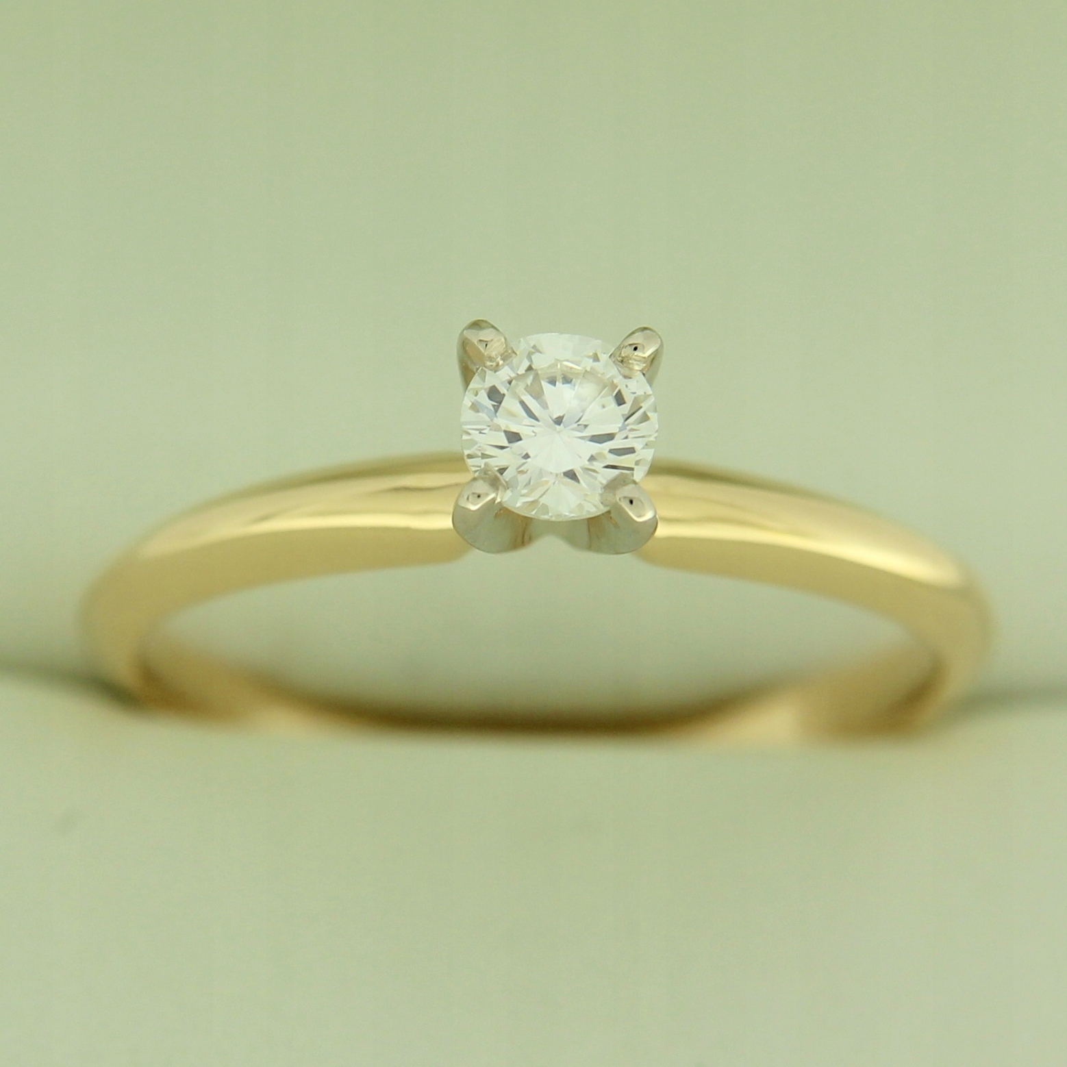Zásnubný prsteň 0,26 ct diamantu, žlté zlato