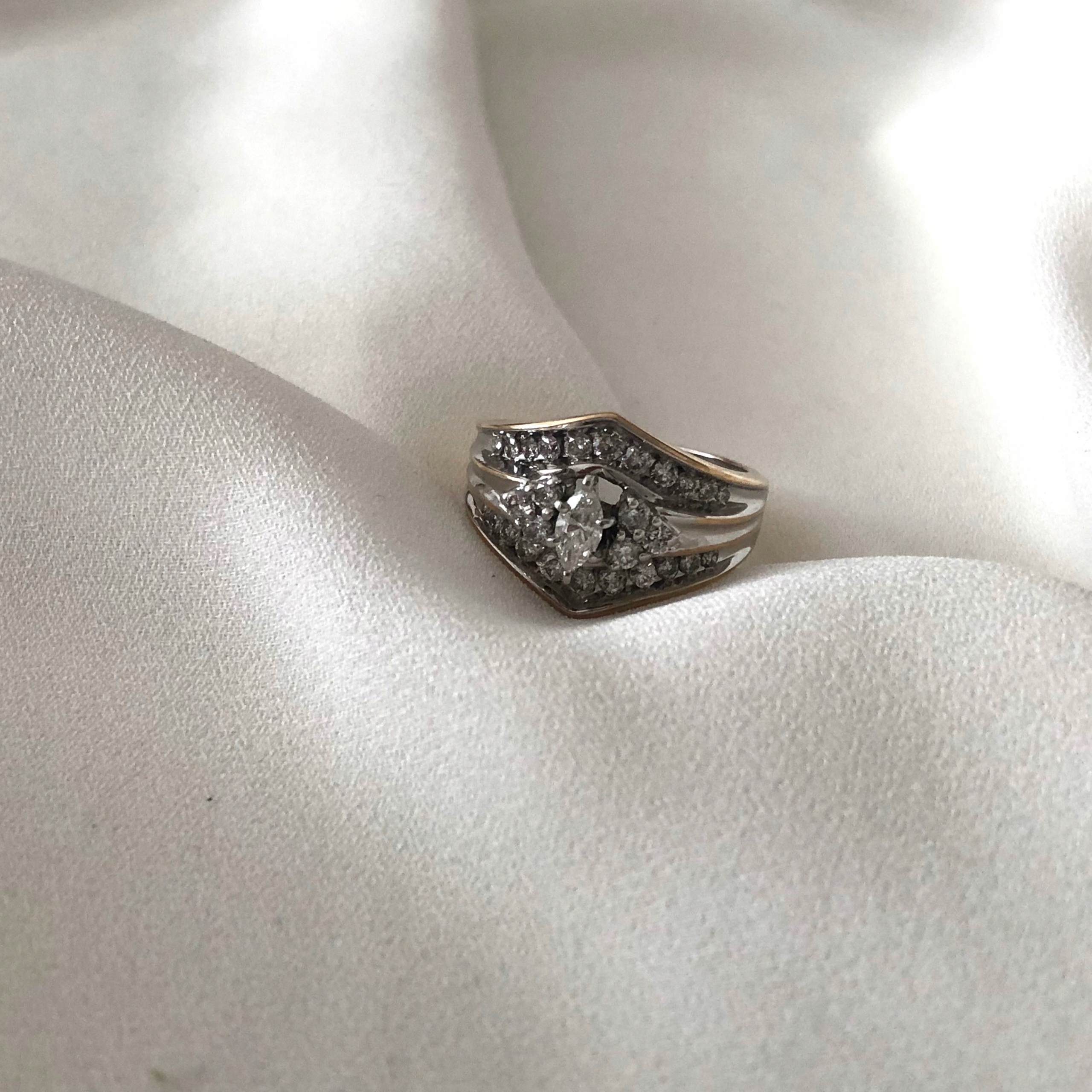Prsteň z bieleho zlata s diamantmi 0,30 ct