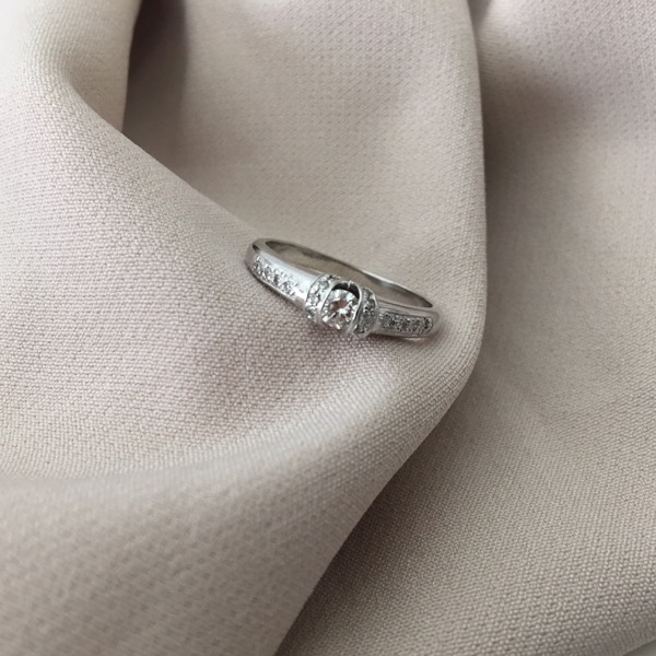 Biele zlato prsteň s diamantmi 0,33ct