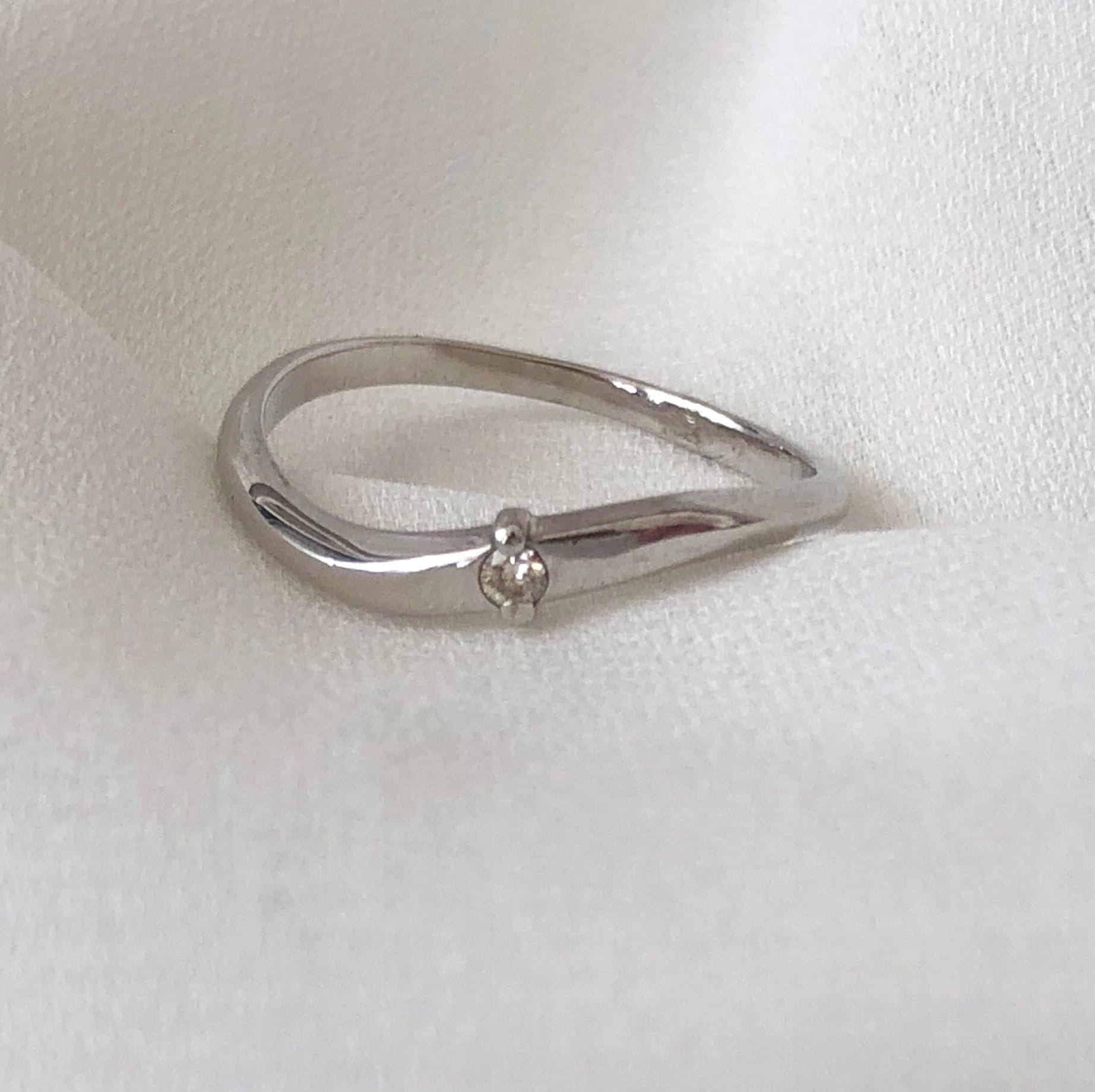 Prsteň z bieleho zlata s diamantom 0,02 ct