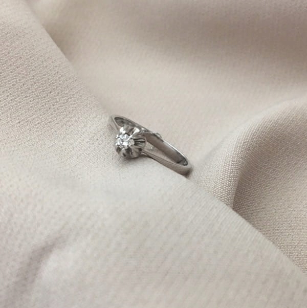 Biele zlato prsteň s diamantom 0,06ct