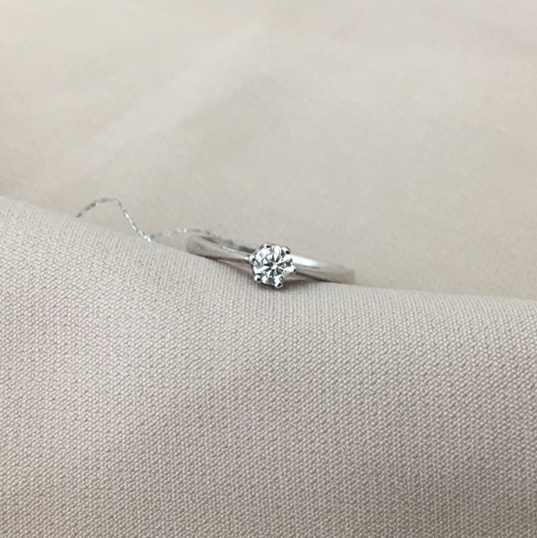 Prsteň z bieleho zlata s diamantom 0,23 ct