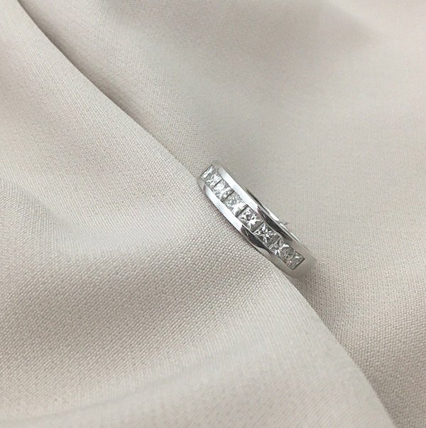 Prsteň z bieleho zlata s diamantmi 1,06 ct