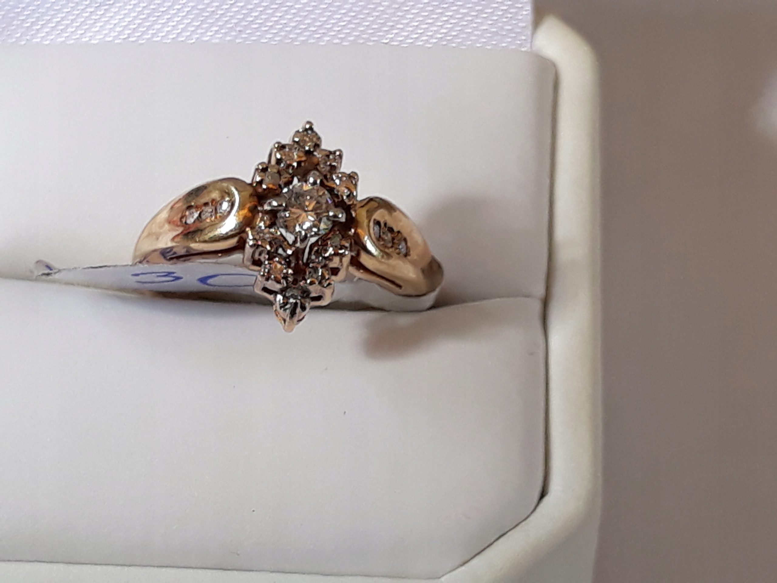 Prsteň s 0,28 ct diamantmi